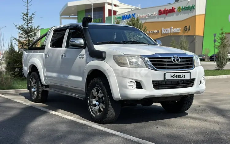 Toyota Hilux 2013 года за 10 500 000 тг. в Алматы
