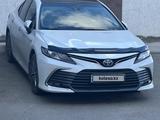 Toyota Camry 2022 года за 16 600 000 тг. в Актау