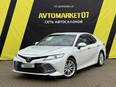 Toyota Camry 2019 года за 16 800 000 тг. в Уральск