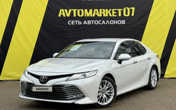Toyota Camry 2019 года за 16 800 000 тг. в Уральск