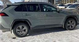 Toyota RAV4 2022 года за 18 500 000 тг. в Астана – фото 3