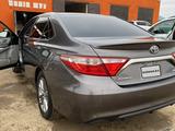 Toyota Camry 2016 года за 6 400 000 тг. в Атырау – фото 2