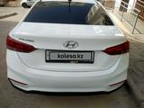 Hyundai Solaris 2020 года за 3 400 000 тг. в Атырау – фото 2