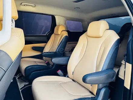 Kia Carnival 2022 года за 20 800 000 тг. в Алматы – фото 12
