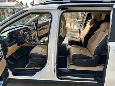 Kia Carnival 2022 года за 20 800 000 тг. в Алматы – фото 13