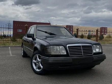 Mercedes-Benz E 220 1994 года за 1 750 000 тг. в Талдыкорган