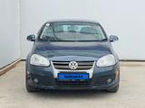 Volkswagen Jetta 2005 года за 2 390 000 тг. в Актобе – фото 2