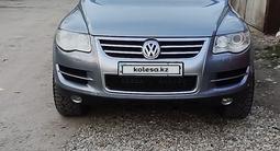 Volkswagen Touareg 2008 года за 6 400 000 тг. в Алматы