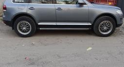 Volkswagen Touareg 2008 года за 6 400 000 тг. в Алматы – фото 2