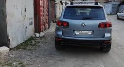 Volkswagen Touareg 2008 года за 6 400 000 тг. в Алматы – фото 3