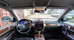 Volkswagen Touareg 2008 года за 6 400 000 тг. в Алматы – фото 5