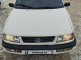 Volkswagen Passat 1995 года за 1 900 000 тг. в Уральск – фото 2