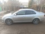 Volkswagen Jetta 2005 года за 2 000 000 тг. в Алматы – фото 2
