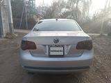 Volkswagen Jetta 2005 года за 2 000 000 тг. в Алматы – фото 3