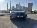 Toyota Camry 2018 года за 12 300 000 тг. в Астана – фото 2