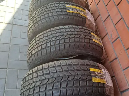 Dunlop 235/55/17 за 35 000 тг. в Актобе