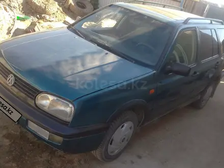 Volkswagen Golf 1997 года за 1 600 000 тг. в Семей – фото 2