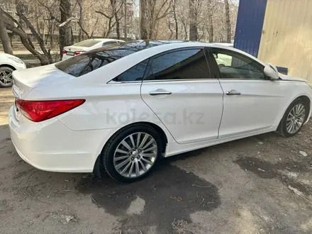 Hyundai Sonata 2013 годаүшін7 500 000 тг. в Усть-Каменогорск – фото 2