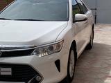 Toyota Camry 2015 года за 12 200 000 тг. в Атырау – фото 2