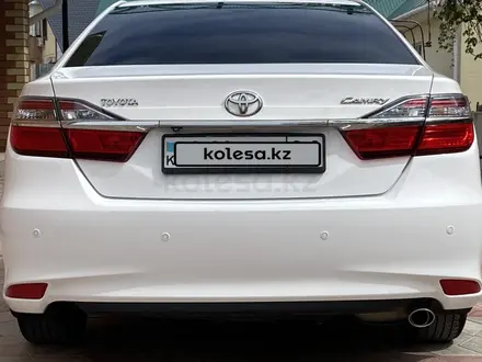 Toyota Camry 2015 года за 10 900 000 тг. в Атырау – фото 5