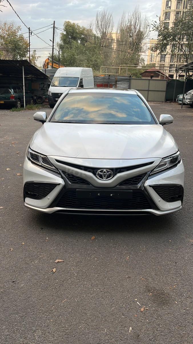 Toyota Camry 2023 г.