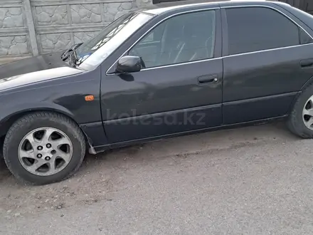 Toyota Camry 1998 года за 2 800 000 тг. в Тараз – фото 3