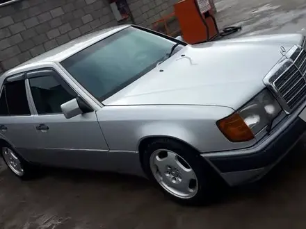 Mercedes-Benz E 230 1992 года за 1 800 000 тг. в Жаркент – фото 4