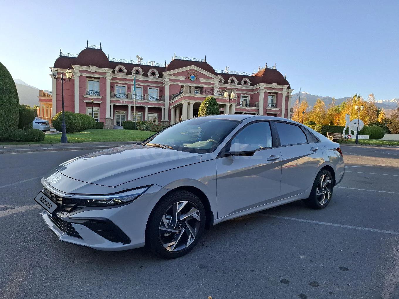 Hyundai Elantra 2023 г.