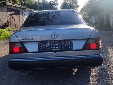 Mercedes-Benz E 260 1993 года за 2 700 000 тг. в Караганда – фото 11