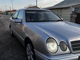 Mercedes-Benz E 320 1996 года за 2 500 000 тг. в Балхаш – фото 2