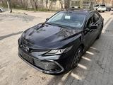 Toyota Camry 2023 года за 15 500 000 тг. в Алматы – фото 2