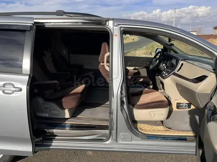 Toyota Sienna 2015 года за 12 500 000 тг. в Актобе – фото 5