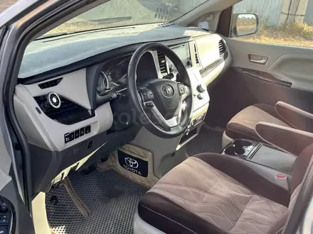Toyota Sienna 2015 года за 12 500 000 тг. в Актобе – фото 7