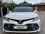 Toyota Camry 2019 года за 14 800 000 тг. в Алматы – фото 2