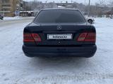 Mercedes-Benz E 230 1995 года за 1 800 000 тг. в Караганда – фото 2