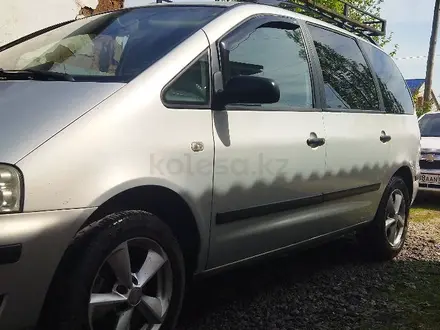 Volkswagen Sharan 2002 года за 3 650 000 тг. в Актобе – фото 3