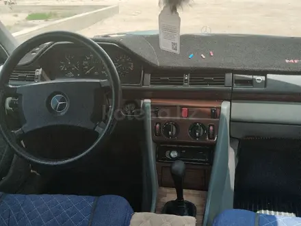 Mercedes-Benz E 230 1992 года за 1 500 000 тг. в Актау – фото 4