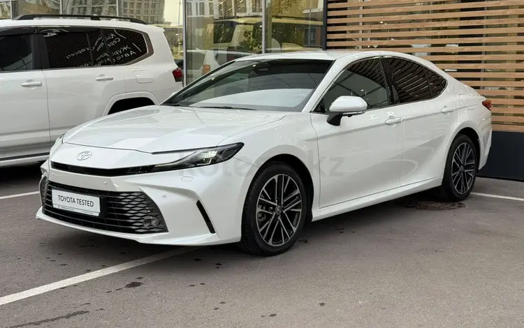Toyota Camry Luxe 2025 года за 20 300 000 тг. в Астана