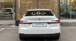 Toyota Camry Luxe 2025 года за 20 300 000 тг. в Астана – фото 4