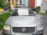 Volkswagen Passat 2004 годаүшін2 500 000 тг. в Алматы