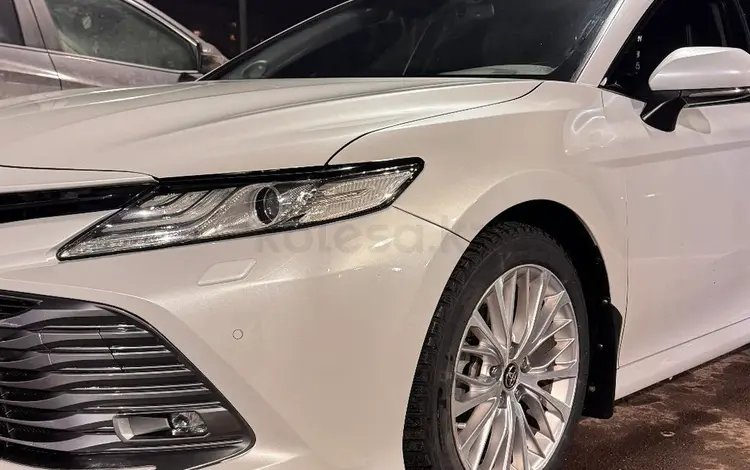 Toyota Camry 2018 года за 13 000 000 тг. в Караганда
