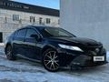 Toyota Camry 2018 года за 13 100 000 тг. в Астана – фото 3