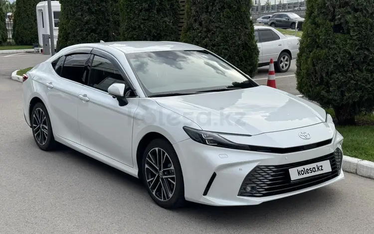Toyota Camry 2025 года за 22 300 000 тг. в Алматы