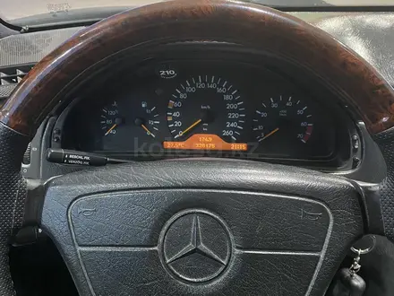 Mercedes-Benz E 55 AMG 1997 года за 3 900 000 тг. в Алматы – фото 14