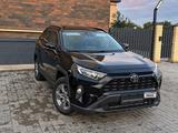 Toyota RAV4 2020 года за 10 000 000 тг. в Уральск