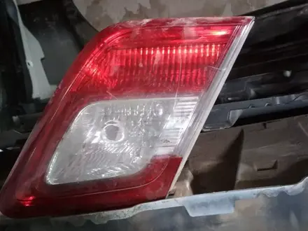 Задний фонарь в багажник на camry 45 оригинал за 10 000 тг. в Астана