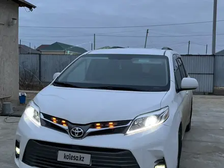 Toyota Sienna 2015 года за 9 000 000 тг. в Атырау