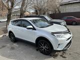 Toyota RAV4 2019 года за 13 700 000 тг. в Алматы – фото 4