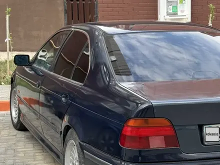 BMW 523 1999 года за 1 999 999 тг. в Актобе – фото 13