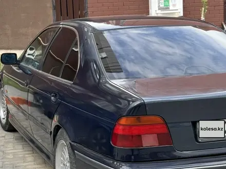 BMW 523 1999 года за 1 999 999 тг. в Актобе – фото 14